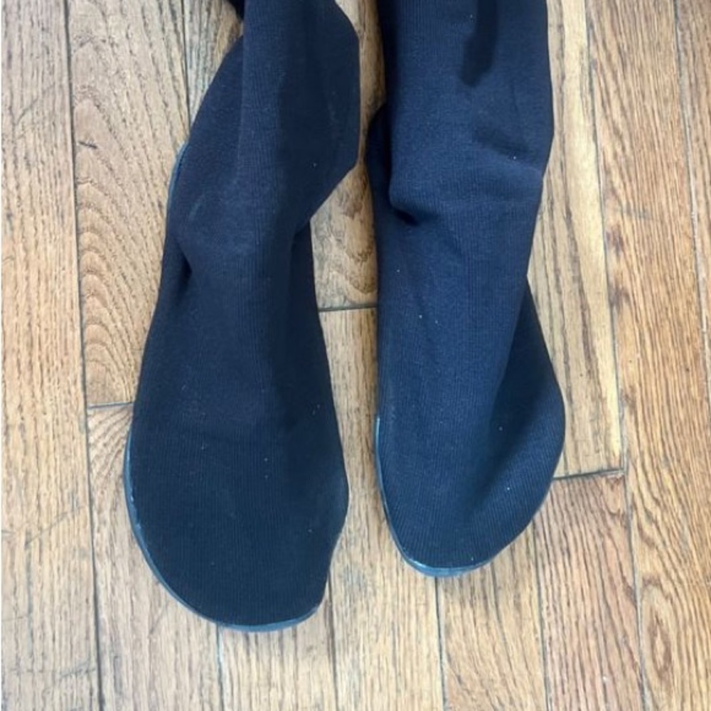 Yeezy Pods Sz 1